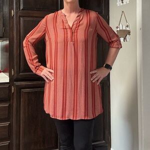Red tones 3/4 Sleeve Buttoned Tunic